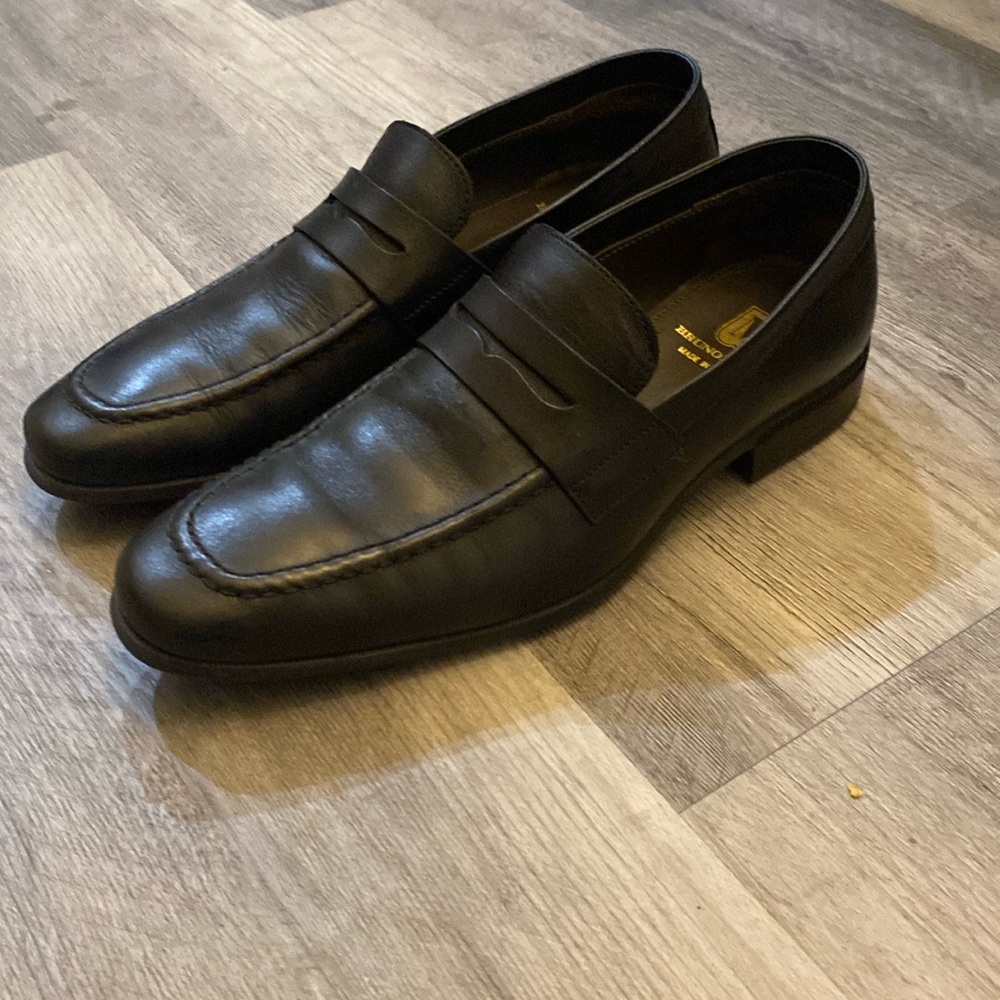 Bruno Magli Black Leather Loafers. Mens Size 8